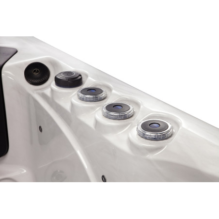 Wanna ogrodowa Jacuzzi z hydromasażem dla 6 osób LavaSpa 230x230cm 65 dysz 4 pompy system Balboa biały marmur obudowa czarna