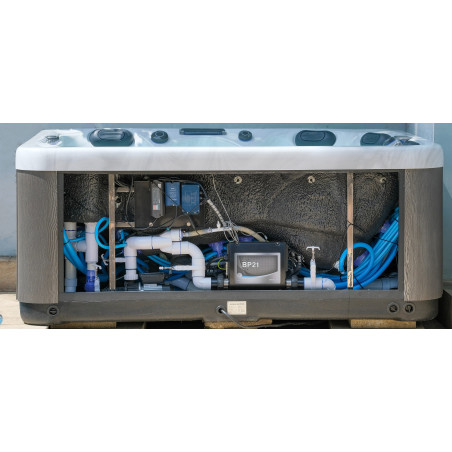 Wanna ogrodowa Jacuzzi z hydromasażem dla 6 osób LavaSpa 230x230cm 65 dysz 4 pompy system Balboa biały marmur obudowa czarna