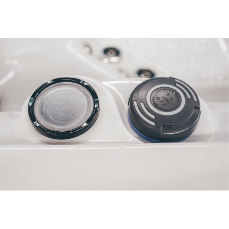 Wanna ogrodowa Jacuzzi z hydromasażem dla 5 osób LavaSpa 230x230cm 65 dysz 4 pompy system Balboa biały marmur obudowa szara