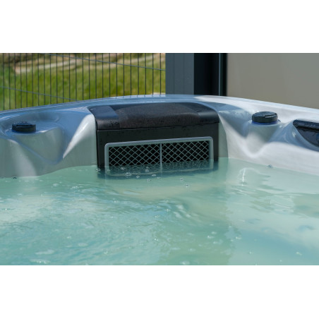 Wanna ogrodowa Jacuzzi z hydromasażem dla 5 osób LavaSpa 230x230cm 65 dysz 4 pompy system Balboa biały marmur obudowa szara